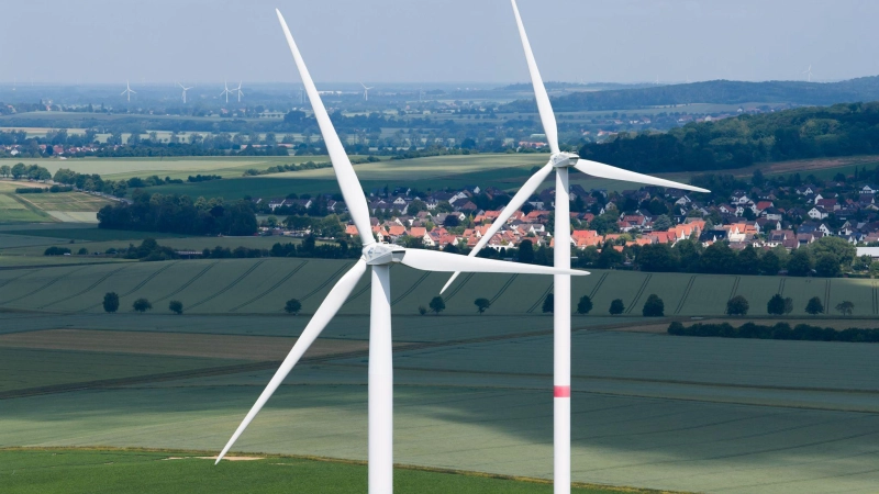Windkraft schafft viele Arbeitsplätze. (Archivbild) (Foto: Julian Stratenschulte/dpa)