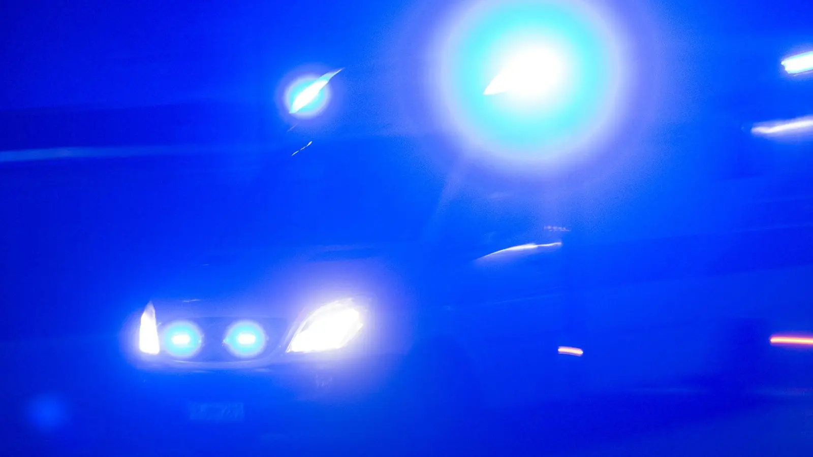 Drei Menschen befanden sich in dem Unfallwagen. (Symbolbild) (Foto: Patrick Seeger/dpa)