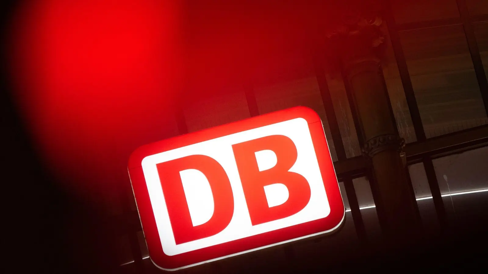Die Deutsche Bahn will eine Generalsanierung durchführen - allerdings erst nach der Fußball-EM 2024. (Foto: Sebastian Gollnow/dpa)