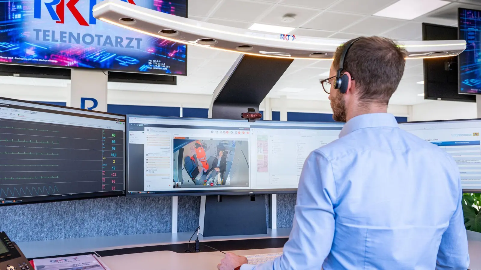 Hilfe im Notfall: Telenotärzte sollen die Patientenversorgung verbessern. (Archivild) (Foto: Armin Weigel/dpa)