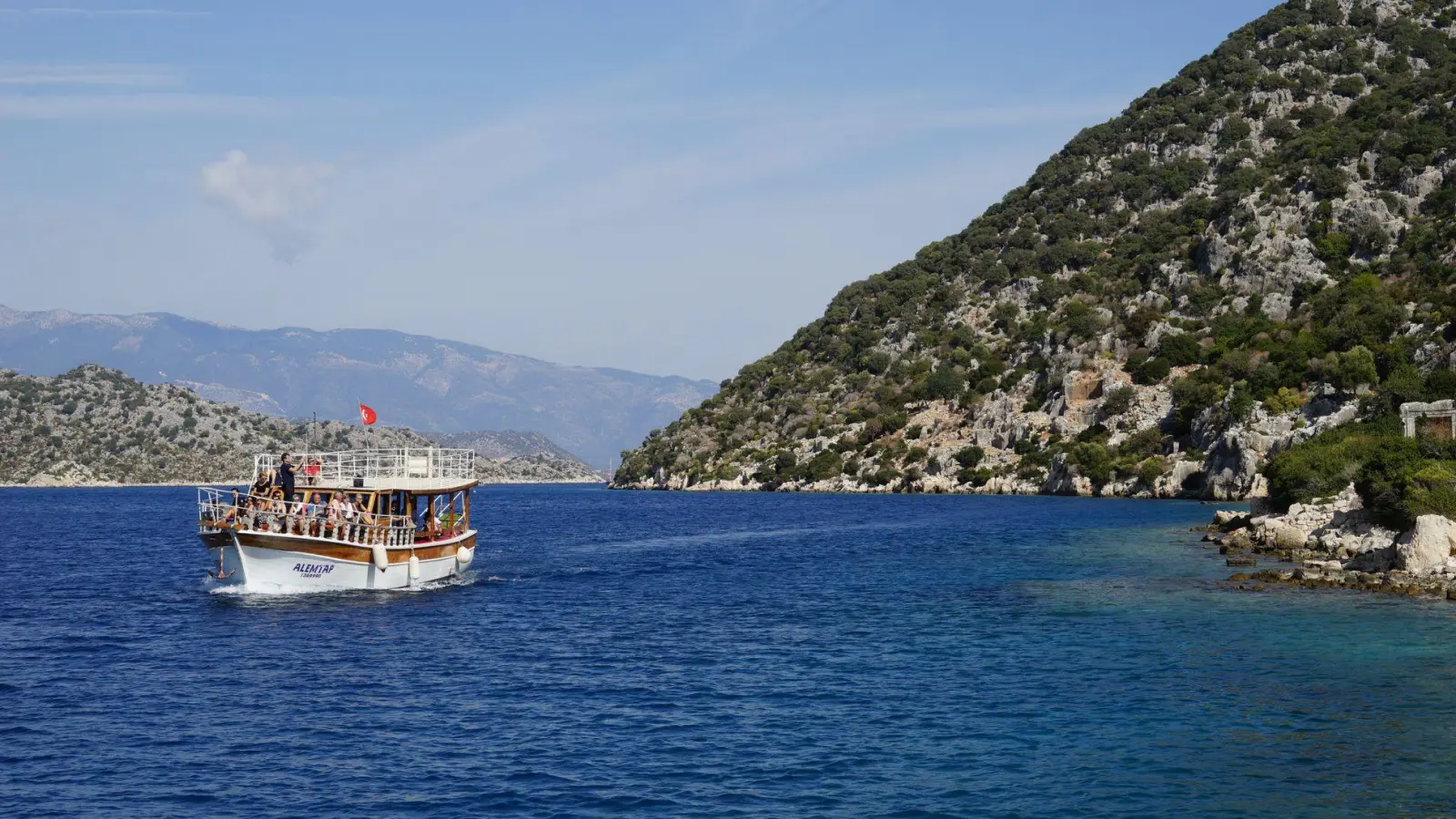 Türkische Riviera: Für die touristischen Regionen der Türkei am Mittelmeer besteht aktuell keine Reisewarnung. (Foto: Robert Günther/dpa-tmn)