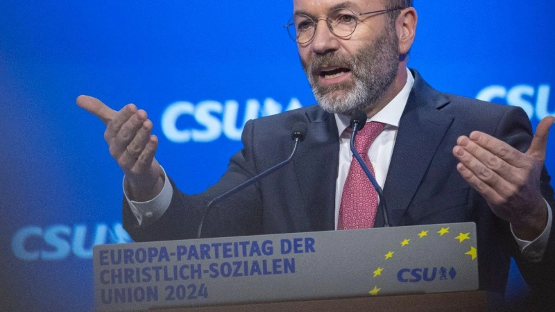 Der CSU-Spitzenkandidat zur Europawahl Manfred Weber spricht auf dem kleinen Parteitag der CSU zur der Europawahl. (Foto: Peter Kneffel/dpa)