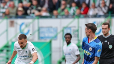 Die SpVgg Greuther Fürth und Eintracht Braunweig trennten sich 3:3. (Foto: Daniel Löb/dpa)
