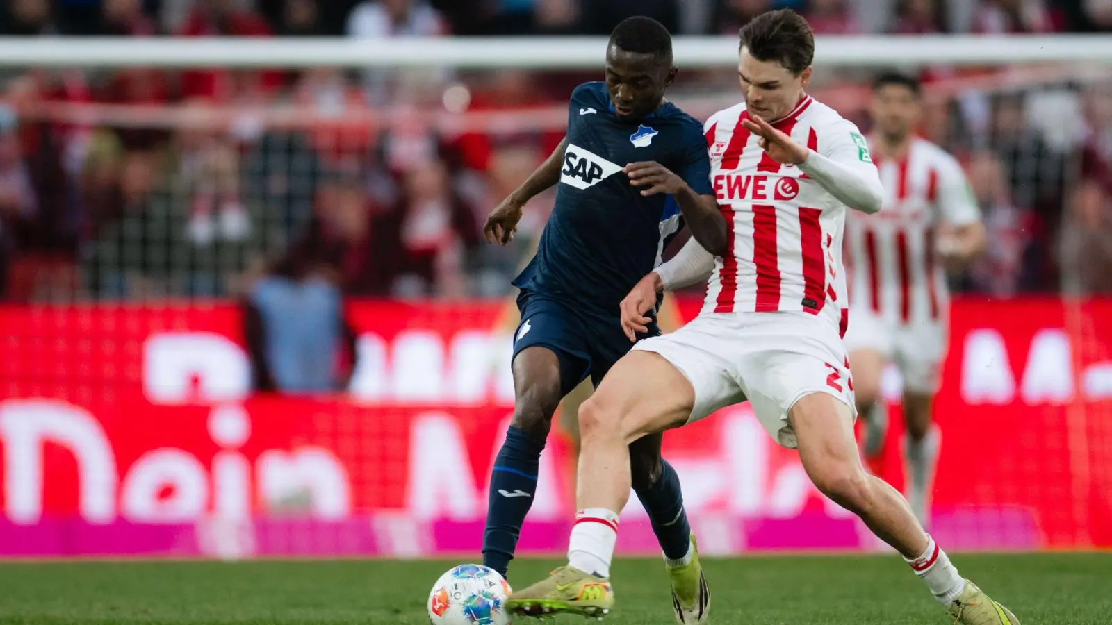 Joel Schmied hat sich gegen Hoffenheim verletzt und muss vorerst pausieren. (Foto: Marius Becker/dpa)