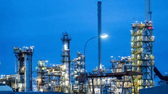 Die Anlagen der Erdölraffinerie auf dem Industriegelände der PCK-Raffinerie GmbH in Schwedt. (Foto: Christophe Gateau/dpa)