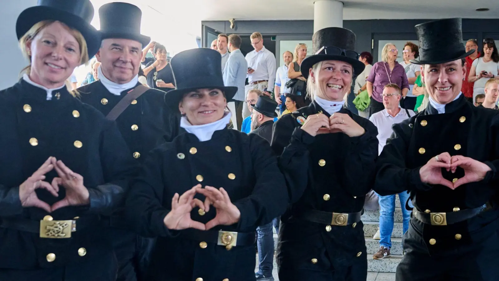 Knapp 800 Lehrlinge begannen bundesweit ihre Ausbildung. (Foto: Annette Riedl/dpa)