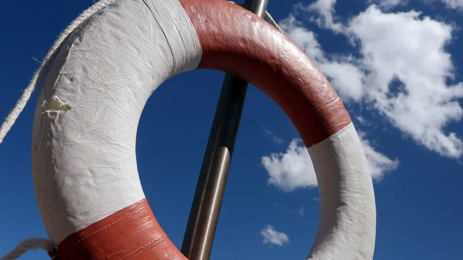 Ein Jugendlicher wird nach einem Badeunfall im Main vermisst (Symbolbild). (Foto: Karl-Josef Hildenbrand/dpa)
