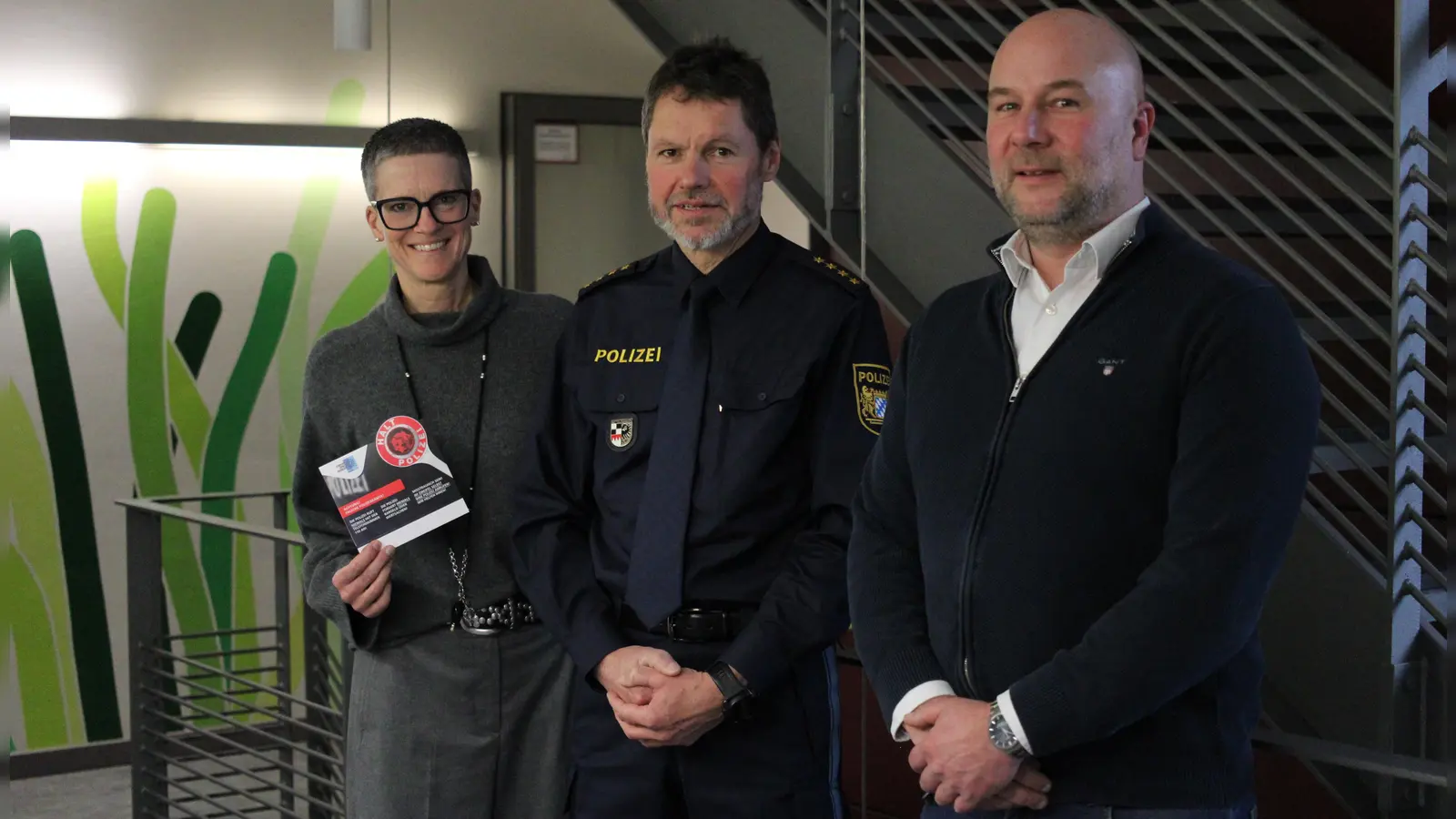 Cora Miguletz, Dieter Hegwein und Bernd Jochmann (von links) kämpfen gegen betrügerische Anrufe und für deren Prävention. (Foto: Constantin Prosch)