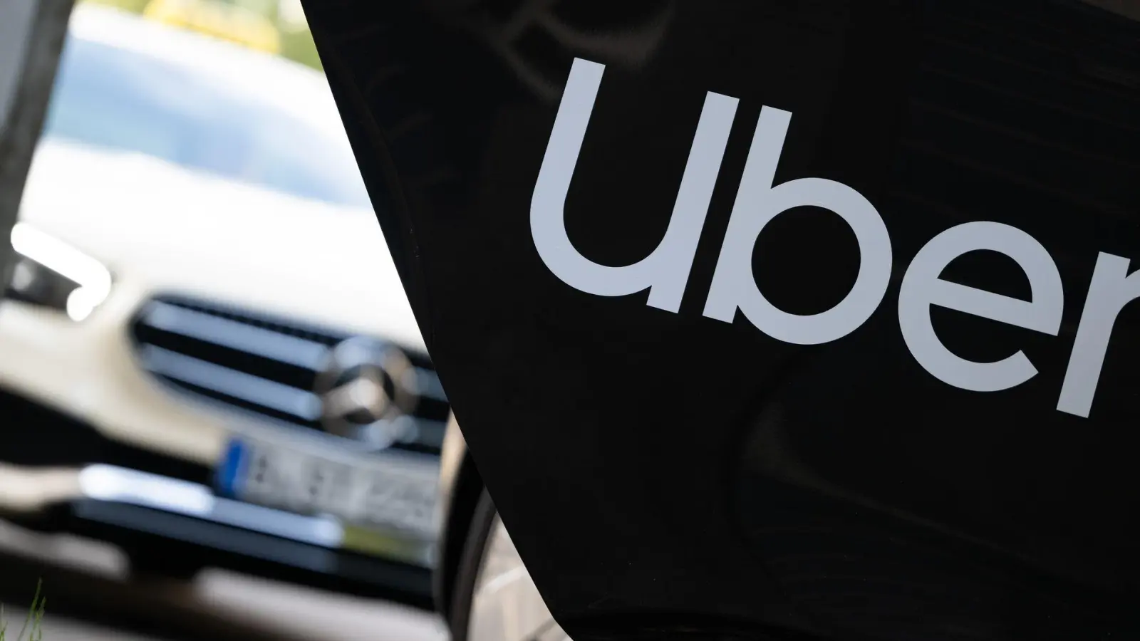 In München waren Mitte April 3.143 Taxis zugelassen. (Symbolbild) (Foto: Sebastian Gollnow/dpa)