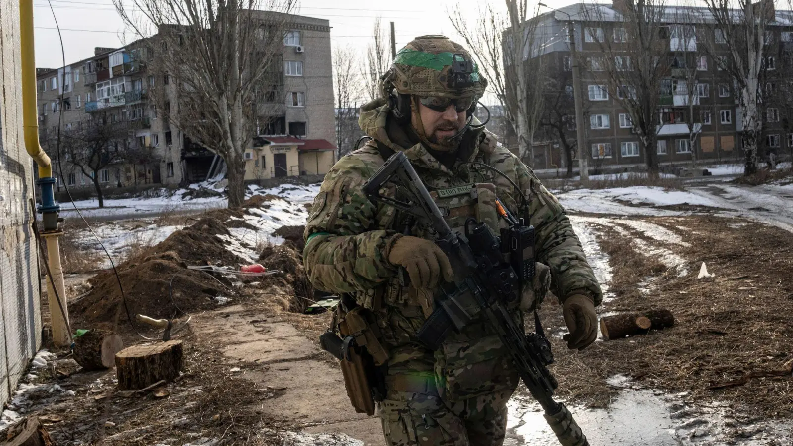 Die Stadt Bachmut ist derzeit besonders schwer umkämpft. (Foto: Evgeniy Maloletka/AP/dpa)