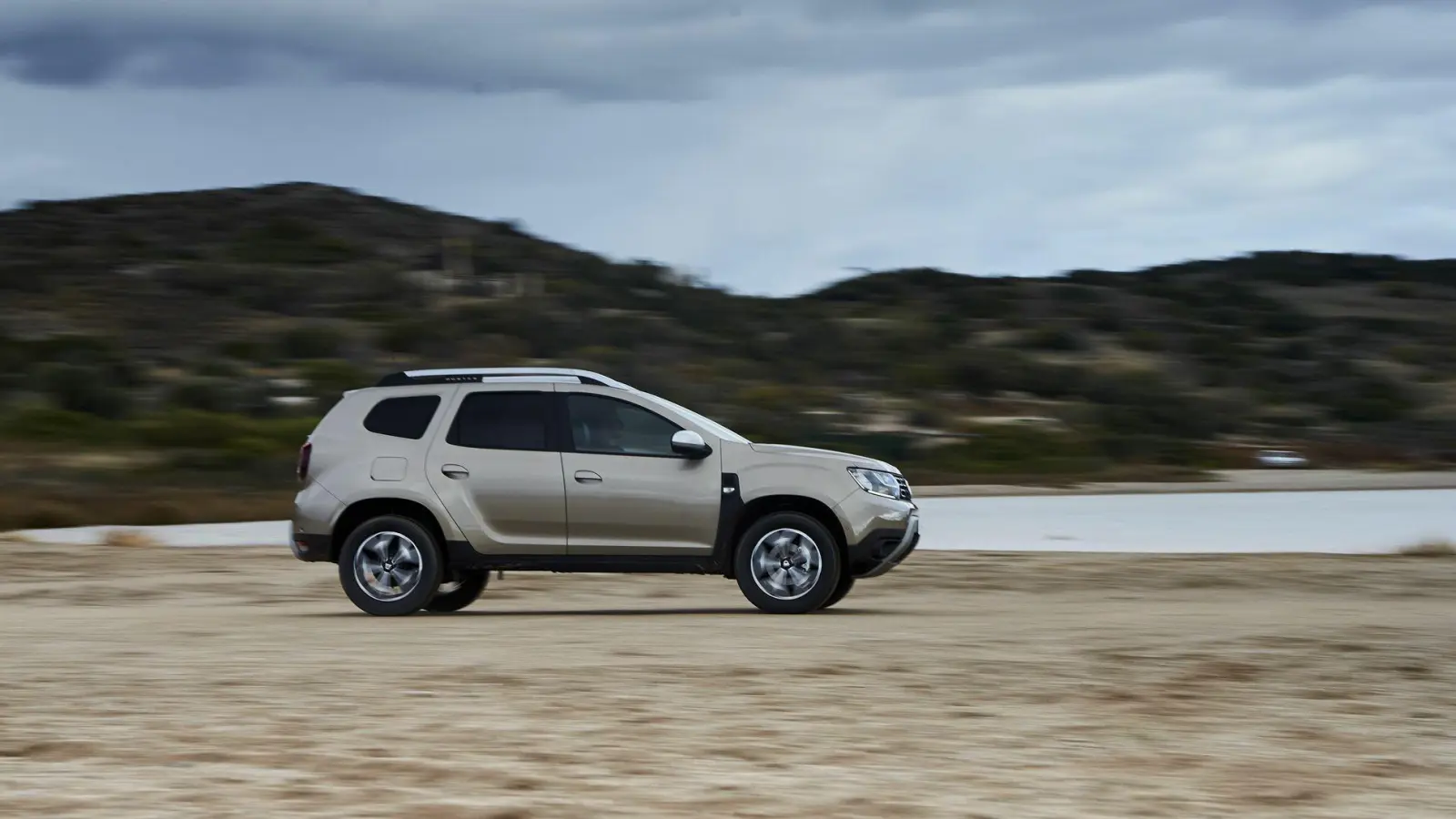 Dusty Duster: Auch wenn der Duster wohl eher kein waschechter Geländewagen ist - einen robusten Look hat er - wie steht&#39;s um die inneren Werte? (Foto: Dacia/dpa-tmn)