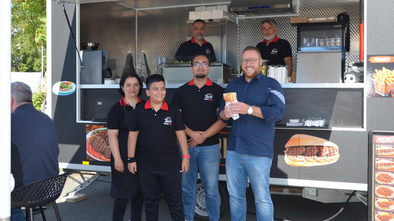 Speisen mit hausgemachtem Köfte: Neuer Imbissstand in Neustadt/Aisch hat ...