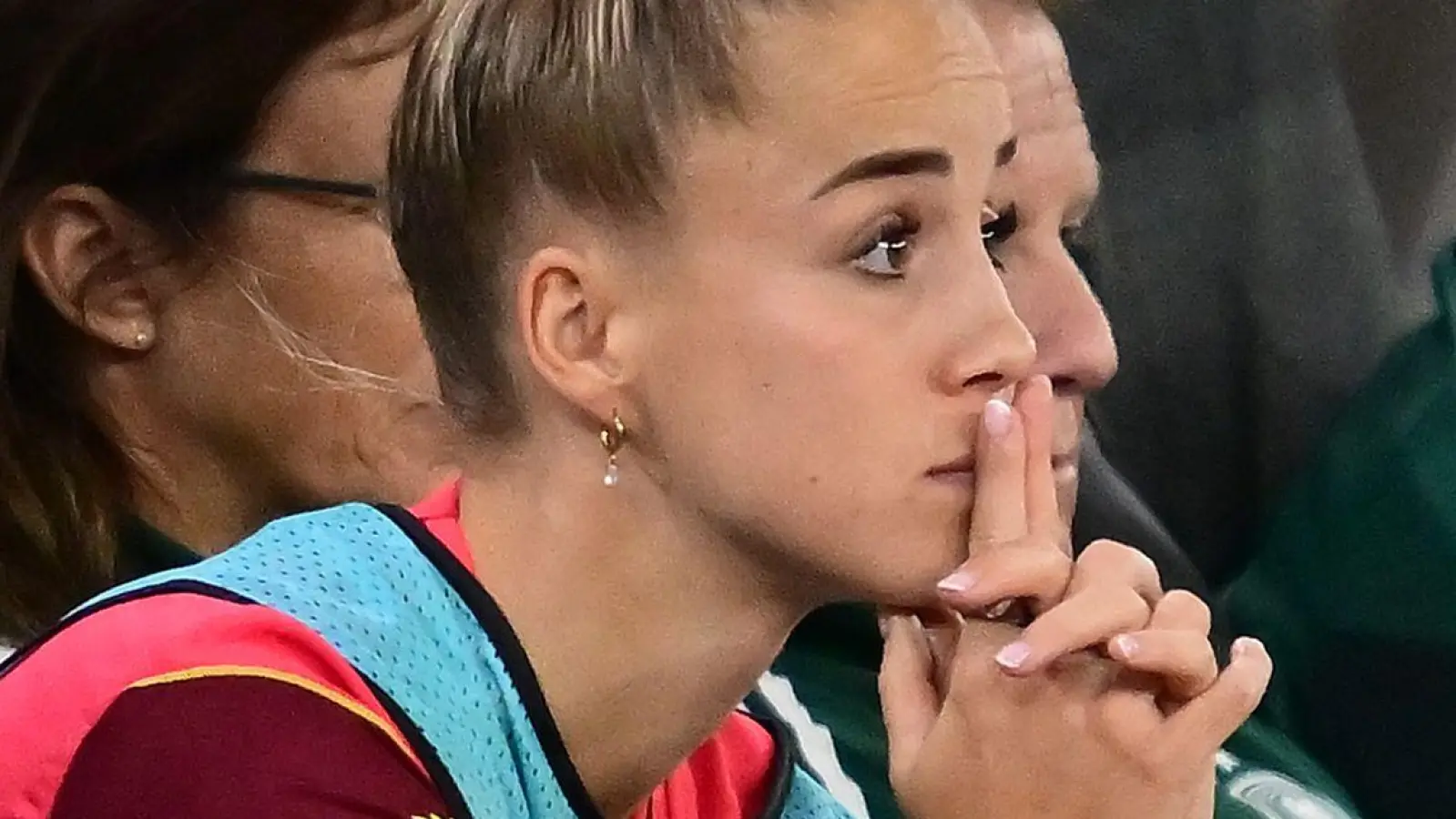 Giulia Gwinn verpasst den Pflichtspiel-Auftakt der Münchner Fußballerinnen. (Foto: Sebastian Christoph Gollnow/dpa)