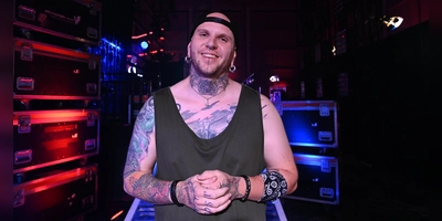 Label „Cooler Typ” - damit kann sich Nicholas Hofbauer nach seinem Auftritt bei „The Voice of Germany” schmücken. (Foto: Joyn/André Kowalski)