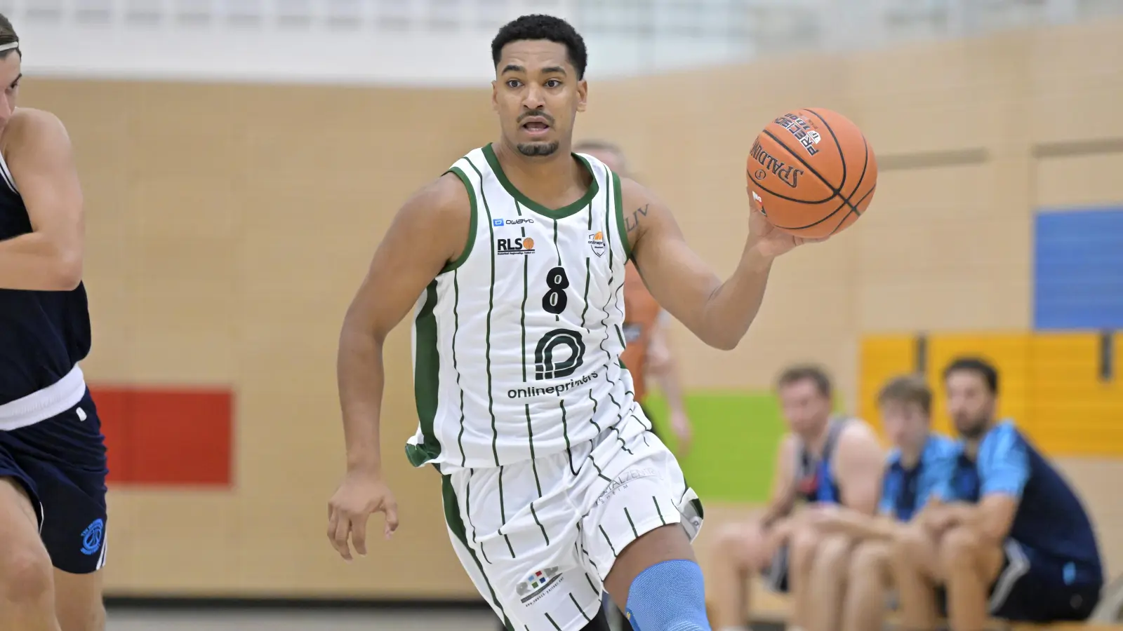 Eigentlich der einzige Große beim TTV Neustadt ohne größere Beschwerden: Aaron Winkelspecht, er ist mit 16,6 Punkten auch der Topscorer im Team. (Foto: Martin Rügner)