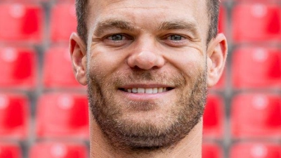 Benedikt Saller bleibt Jahn Regensburg erhalten. (Archivbild) (Foto: Armin Weigel/dpa)