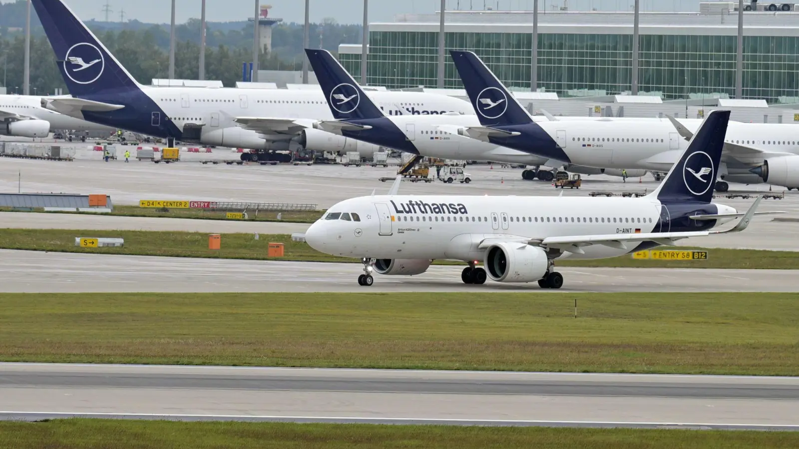 Lufthansa fertigt ab sofort einen Teil ihrer Flugzeuge in München selbst ab.  (Foto: Malin Wunderlich/dpa)