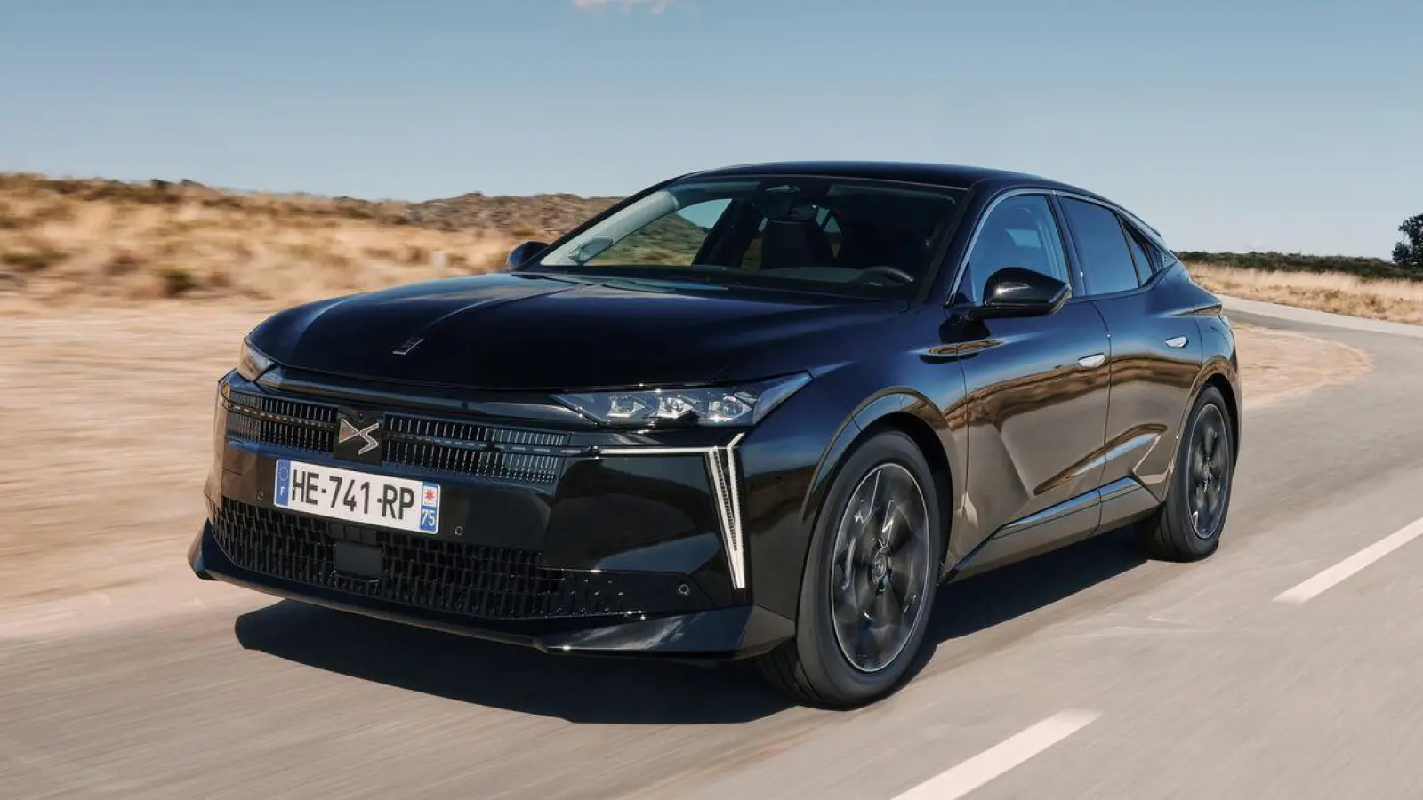 Frischzellenkur: Aus dem DS 4 wird der DS N°4 – mit neuen Antrieben und erstmals auch vollelektrisch. (Foto: @GREG/DS Automobiles/Stellantis/dpa-tmn)