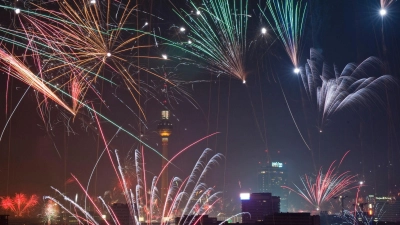 Feuerwerk sieht am Nachthimmel oft schön aus - ist aber längst nicht überall erlaubt. Gerade in Innenstädten gelten vielerorts Verbotszonen. (Foto: picture alliance / dpa)