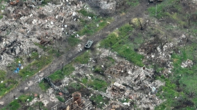 Die russische Armee hat eigenen Angaben zufolge ein Dorf im ostukrainischen Gebiet Donezk erobert. (Foto: Efrem Lukatsky/AP/dpa)
