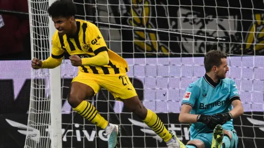 Dortmunds Karim Adeyemi feiert seinen Treffer gegen Leverkusen. (Foto: Bernd Thissen/dpa)