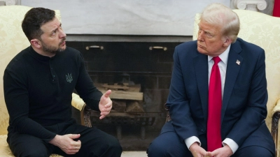 Der ukrainische Staatschef Wolodymyr Selenskyj (l) will US-Präsident Donald Trump klarmachen, dass das Land in den Verhandlungen über ein Kriegsende mit Russland nicht kapitulieren wird. (Archivbild) (Foto: Mystyslav Chernov/AP/dpa)