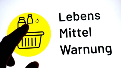 Eine Firma aus dem Ruhrgebiet warnt vor dem Verzehr ihrer Rindersalami. Bakterien könnten schwere Durchfallerkrankungen auslösen. Verkauft wird das Produkt beim Discounter Lidl. (Symbolfoto)  (Foto: Sina Schuldt/dpa)