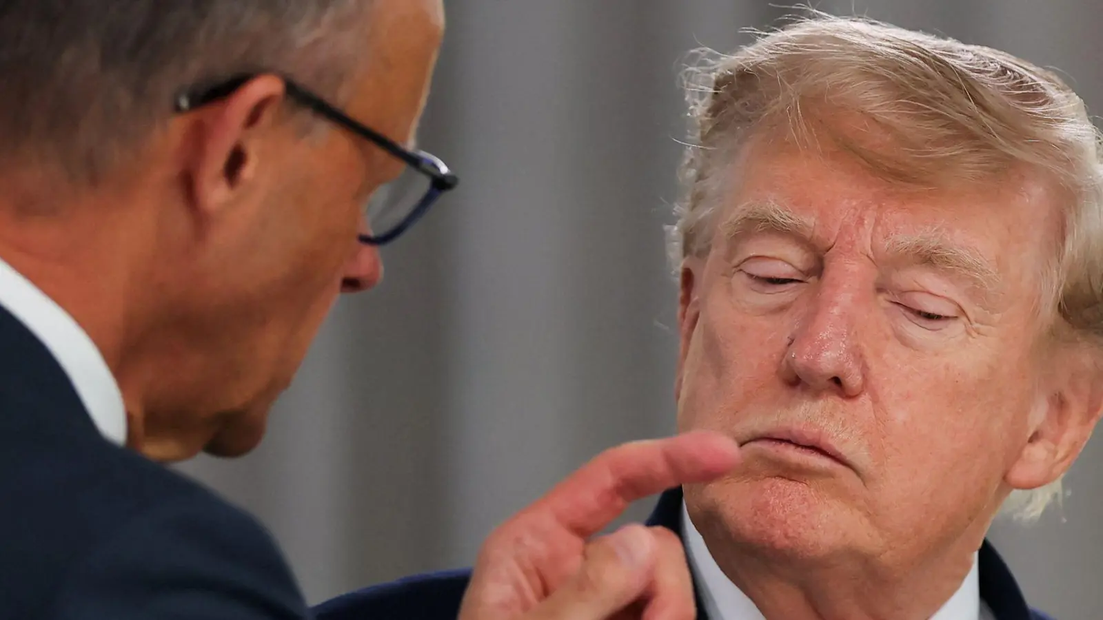 Die Ermittlungen zu Arzneimittelpreisen könnten Spannungen zwischen Merz und Trump auslösen. (Archivbild) (Foto: Christian Hartmann/Pool Reuters/AP/dpa)