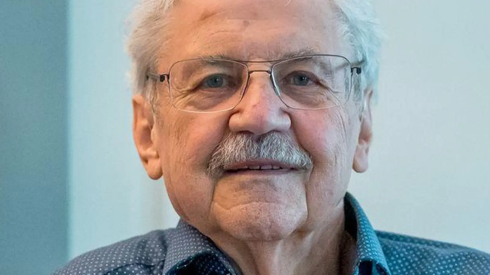 Schreibt jetzt auch für Erwachsene: „Sams“-Erfinder Paul Maar. (Archivbild) (Foto: Daniel Vogl/dpa)