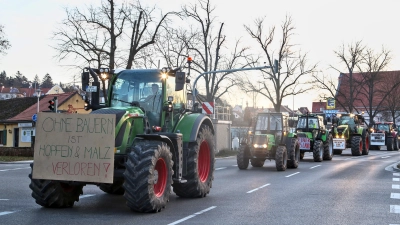 Sie sind wieder unterwegs: Auch am Mittwochmorgen setzen die Bauern ihre Proteste fort.  (Foto: Tizian Gerbing)