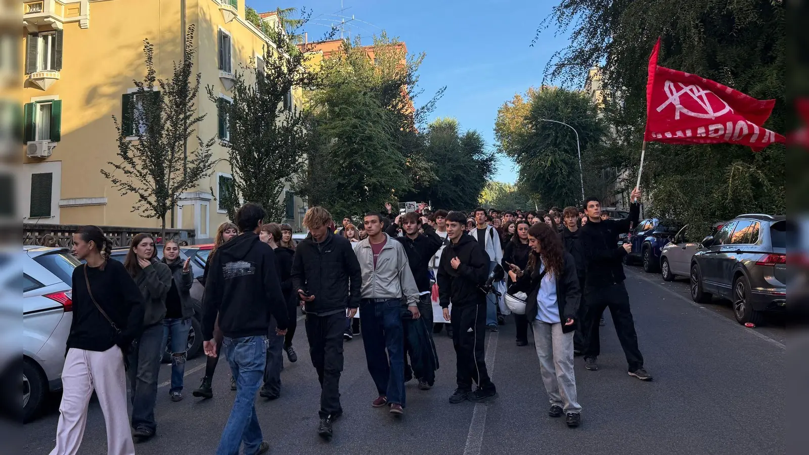 Auch in Italien gehen Schüler jetzt auf die Straßen. (Foto: Christoph Sator/dpa)
