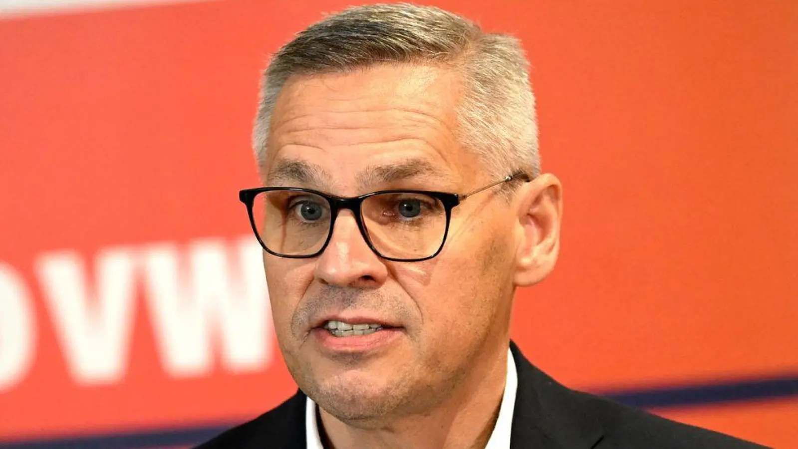 IG-Metall-Bezirksleiter Gröger: Vorgehen der VW-Führung „respektlos“. (Archivbild) (Foto: Julian Stratenschulte/dpa)
