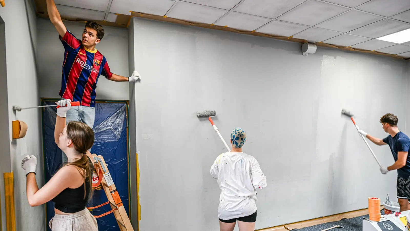 Doch dann ging die Farbe nicht mehr ab. (Foto: Jason Tschepljakow/dpa)