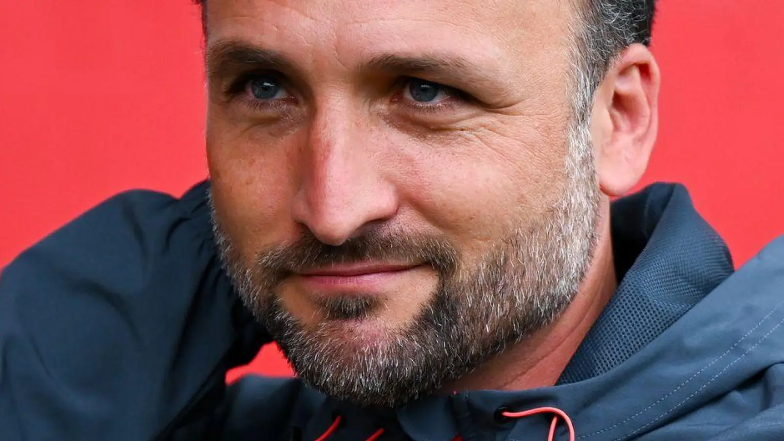 Jose Barcala, der neue Trainer der Bayern-Frauen, feiert sein Heimdebüt vor einer Rekordkulisse. (Archivbild) (Foto: Sven Hoppe/dpa)