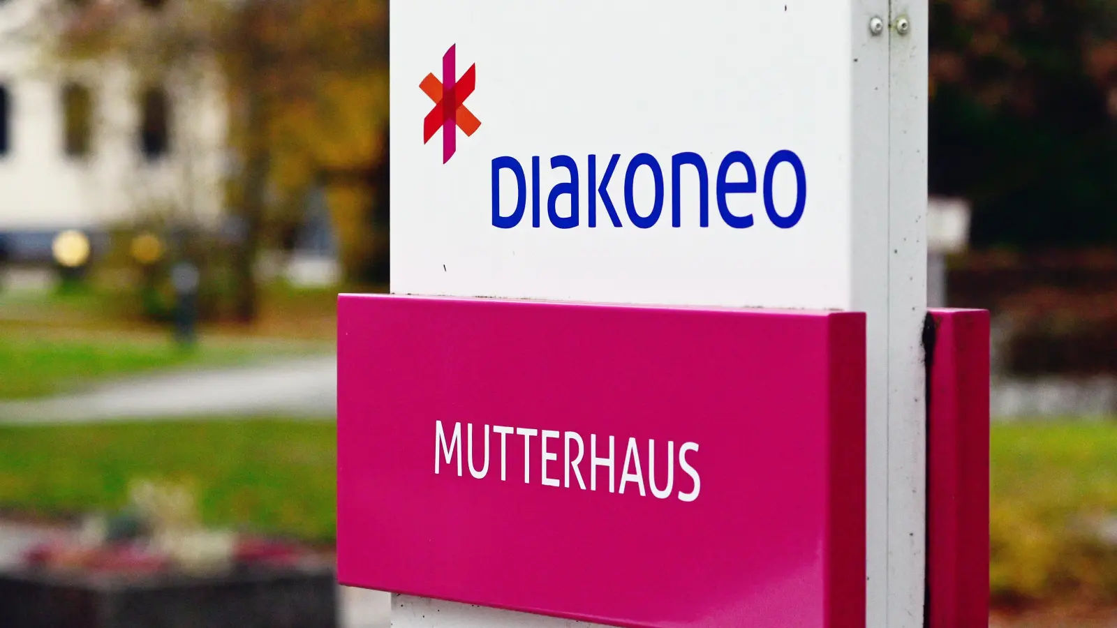 Die Entscheidung der Unternehmenszentrale von Diakoneo, die Klinik Neuendettelsau zu schließen, stößt nach wie vor auf Kritik. (Foto: Jim Albright)