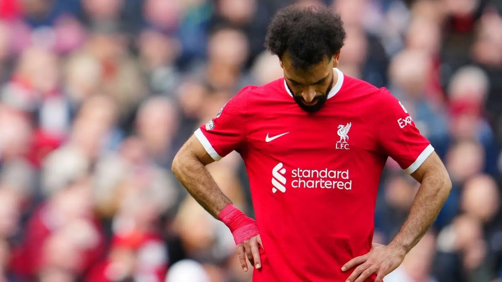 Die Liverpooler um Mohamed Salah kassierten gegen Crystal Palace eine überraschende Heim-Niederlage. (Foto: Jon Super/AP/dpa)