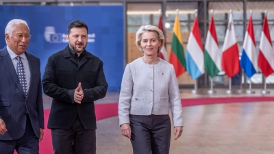 Nach dem Regierungswechsel in Ungarn sind sich wieder alle 27 EU-Staaten beim Thema Ukraine einig. (Foto: Michael Kappeler/dpa)
