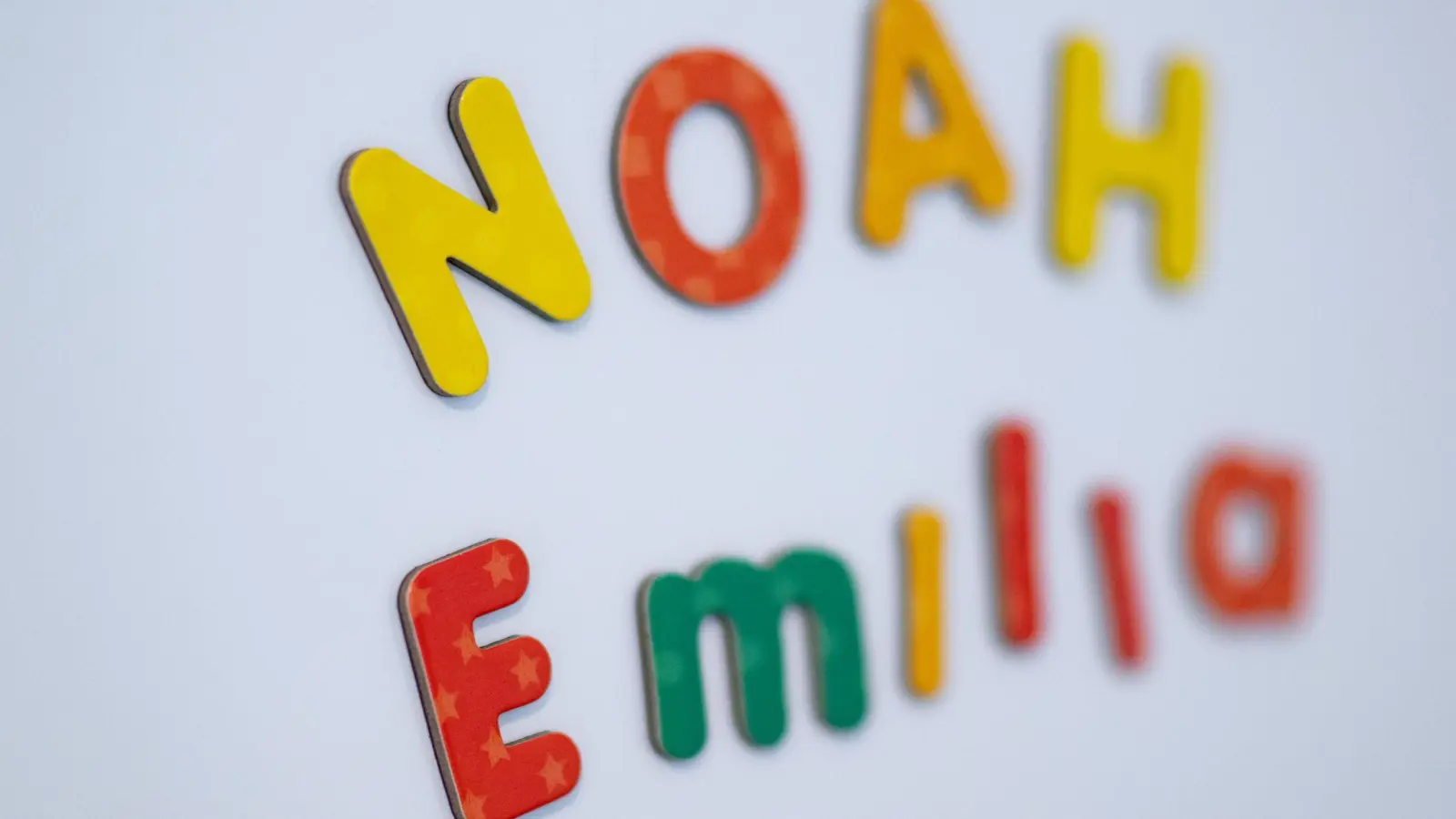 Noah und Emilia liegen im Namensranking 2022 vorn. (Foto: Hendrik Schmidt/dpa)