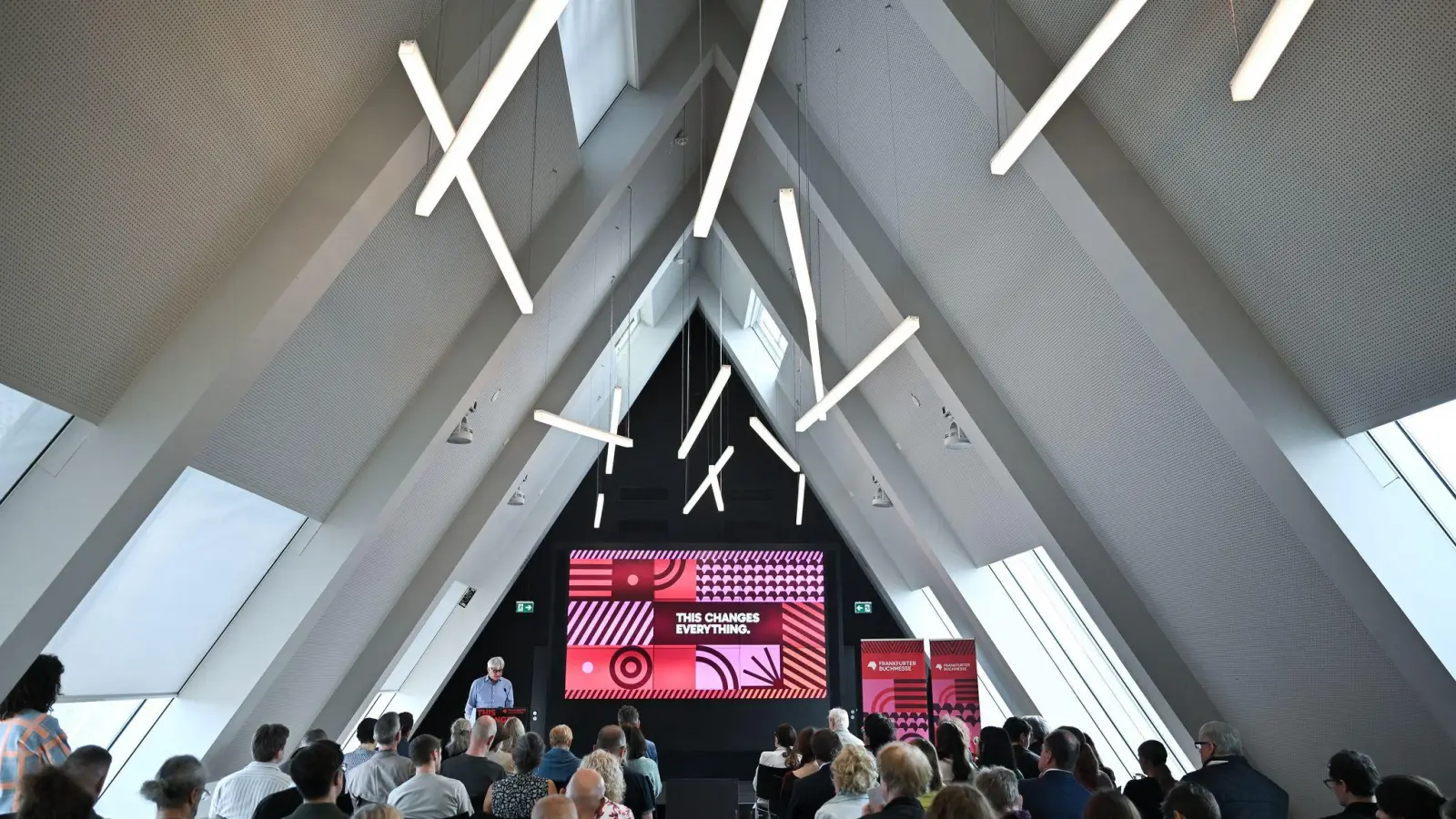 Was bringt die Buchmesse 2026? Bei der Vorschau-Pressekonferenz gab es Details. (Foto: Florian Wiegand/dpa)