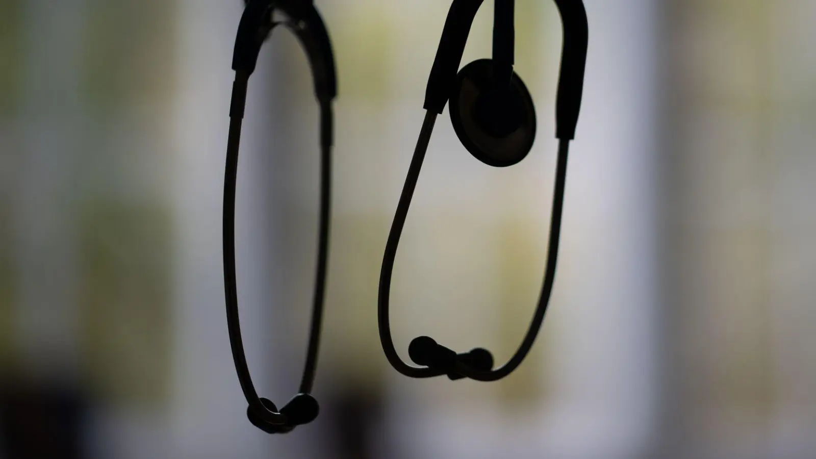 Wer direkt zum Facharzt will, soll dafür zahlen müssen - jedenfalls wenn es nach dem Chef der Kassenärztlichen Bundesvereinigung (KBV), Andreas Gassen, geht. (Symbolbild) (Foto: Sebastian Gollnow/dpa)