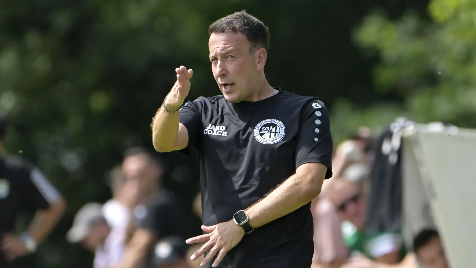 Trainer Mihail Kromidas kann mit dem Saisonstart der SG Herrieden nicht zufrieden sein. (Foto: Martin Rügner)