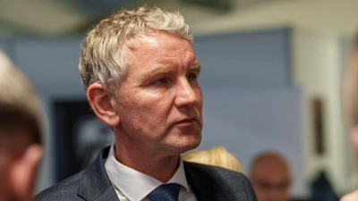 Björn Höcke wird in Bayern erwartet - und es gibt Streit darum, ob er Reden darf. (Foto: Andreas Arnold/dpa)