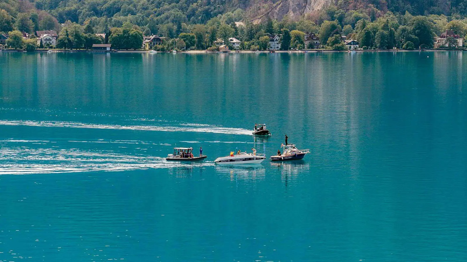 Die Polizei setzte unter anderem Sonar und einen Tauchroboter ein.  (Foto: Matthias Kaltenleitner/FOTOKERSCHI via APA/dpa)
