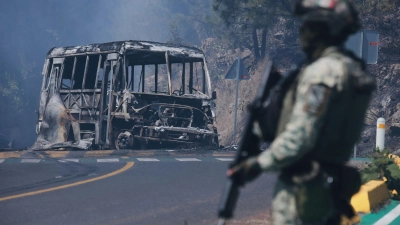 Unruhen, Straßensperren und Brandstiftungen in Mexiko: Das Auswärtige Amt ruft Urlauber zur Vorsicht auf. (Foto: Armando Solis/AP/dpa-tmn)