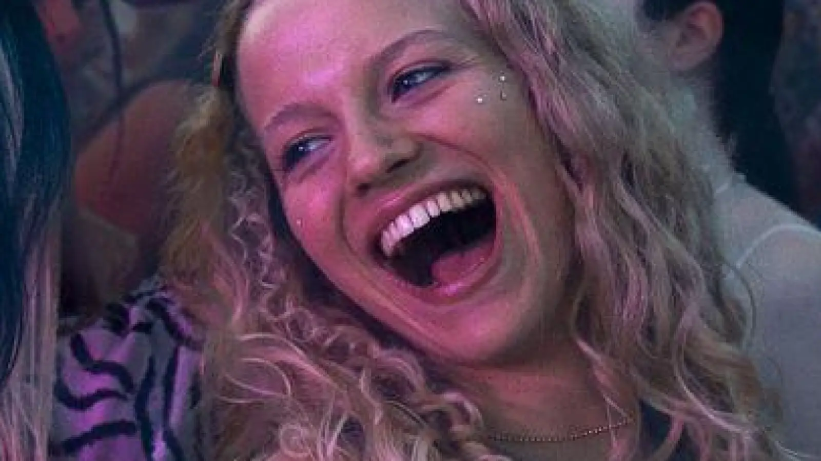 Eine Szene des Films „Mädchen Mädchen“ (undatierte Filmszene).  (Foto: Petro Domenigg/Constantin Film/dpa)