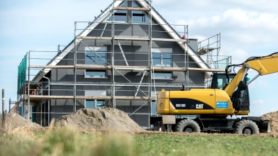 Kredite für Ein- und Zweifamilienhäuser sind wieder gefragt. (Archivbild) (Foto: Hauke-Christian Dittrich/dpa/dpa-tmn)