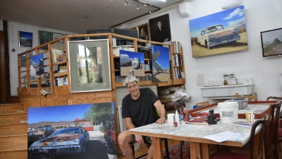Manfred Hönig in seinem Atelier: Seine Bilder von Autowracks sind fast schon Kult. Die Ästhetik des Verfallenden und des Wandels ist sein großes Thema.  (Foto: Anita Dlugoß)