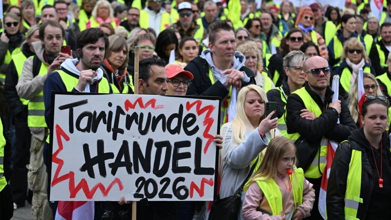 Handelsbeschäftigte streikten in den vergangenen Wochen mehrfach für höhere Löhne. (Archivbild) (Foto: Federico Gambarini/dpa)