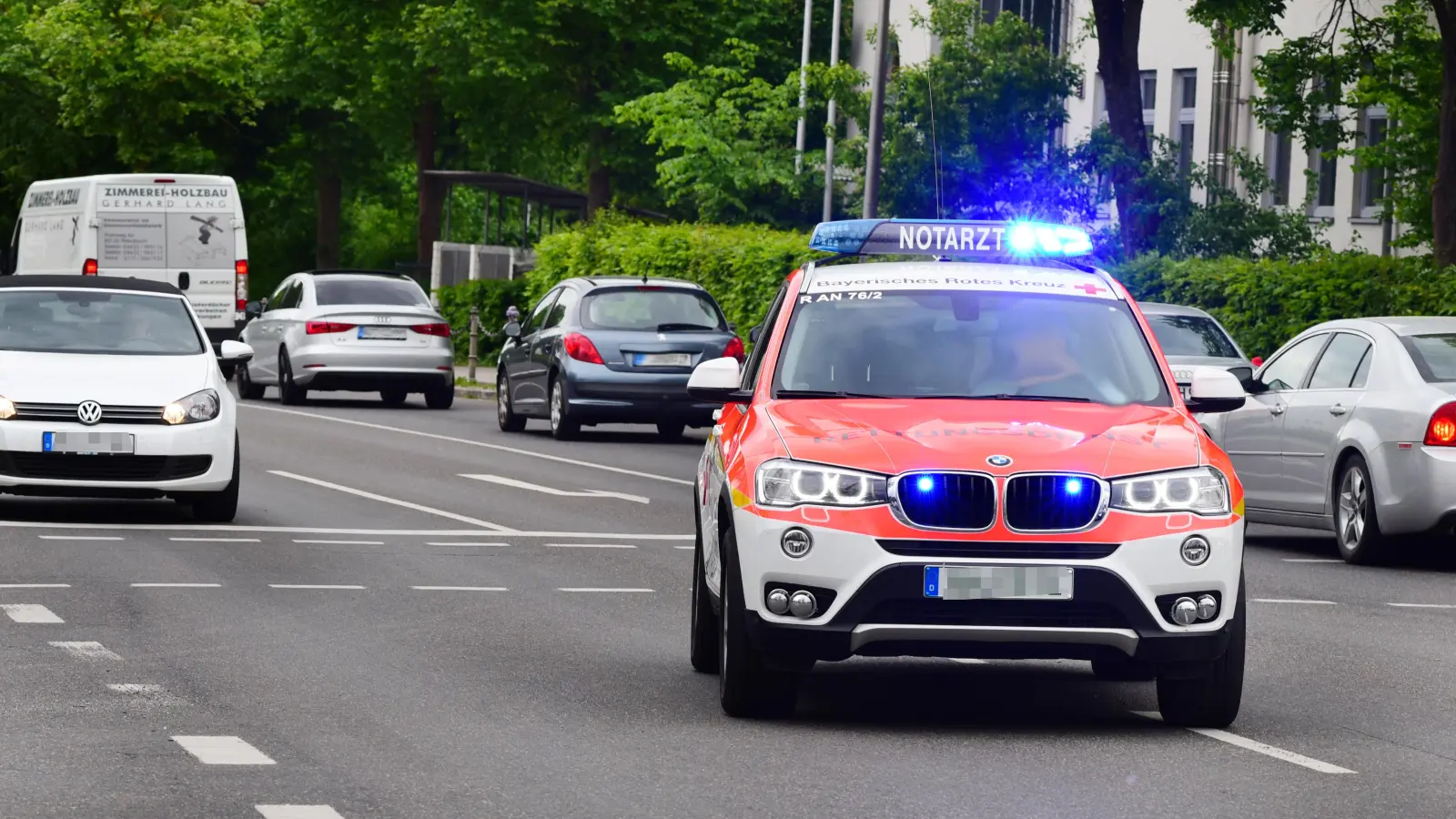 In Uffenheim hat das Notarzt-Fahrzeug einen Motorschaden – unser Foto zeigt ein ähnliches Modell in Ansbach. (Foto: Jim Albright)