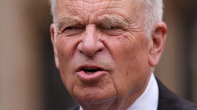 Der britische Autor Jeffrey Archer ist mit 86 Jahren gestorben. (Foto: Joe Giddens/PA Wire/dpa)